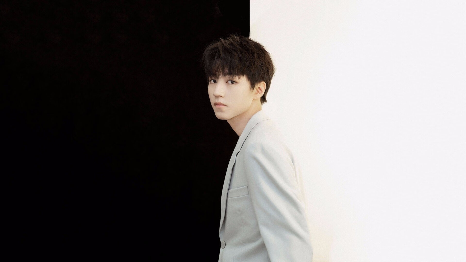 开云体育APP下载-纽约王权更迭！篮网争冠路关键战战胜尼克斯，杰伦·格林末节封神成关键先生