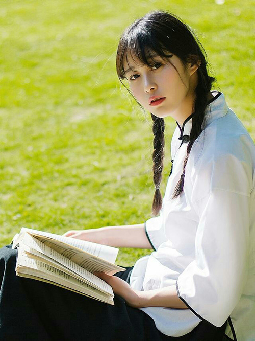 两个宇宙相撞的夜晚，当基多高原的风吹向伊蒂哈德，莱奥成为交汇点