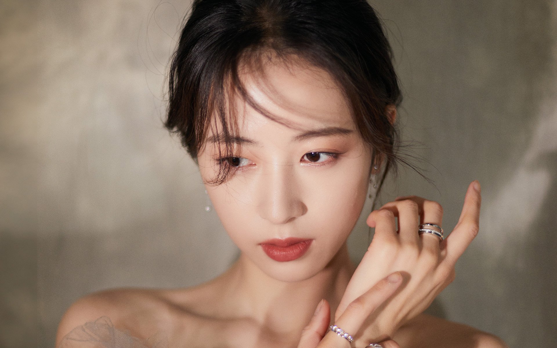 当密尔沃基的钢铁防线遇上天山脚下的疆域，伦纳德的无解表演与新疆队的困境隐喻